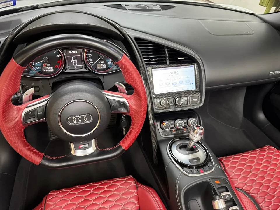 2015 Audi 42 R8 - Image 12 of 17