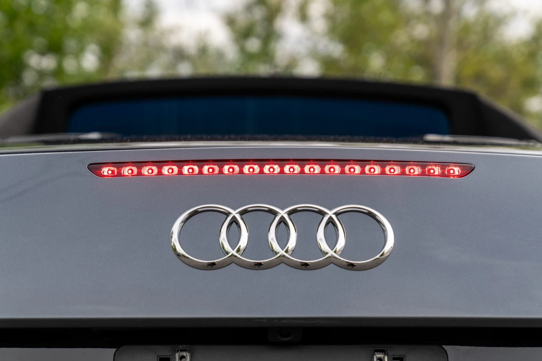 2015 Audi 42 R8 - Image 27 of 31