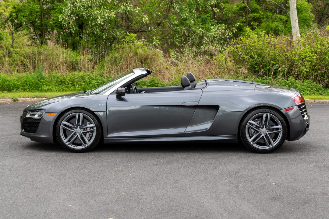 2015 Audi 42 R8 - Image 8 of 31