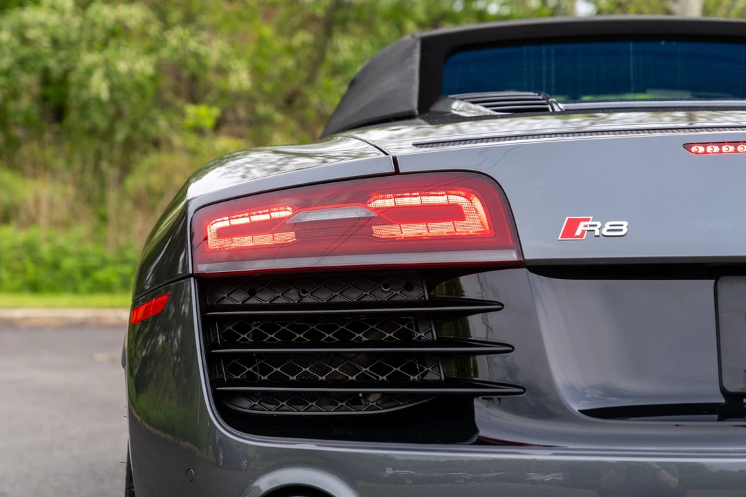 2015 Audi 42 R8 - Image 25 of 31