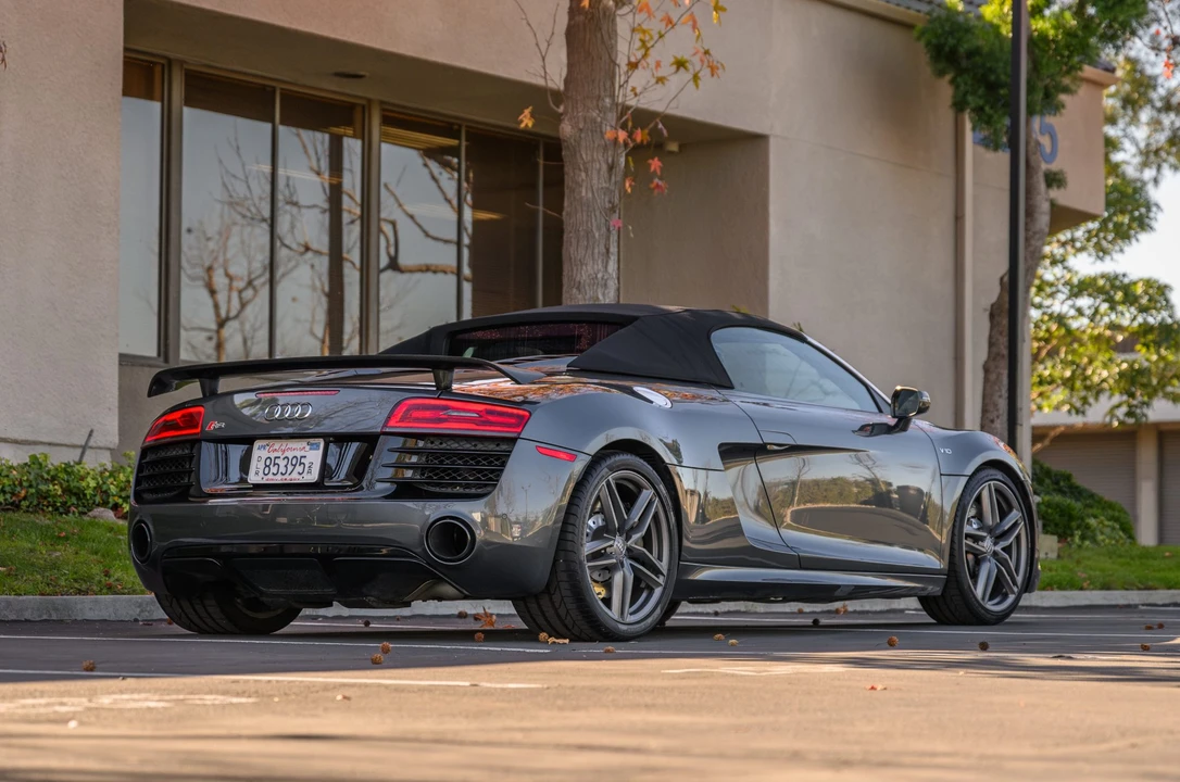 2015 Audi 42 R8 - Image 8 of 31