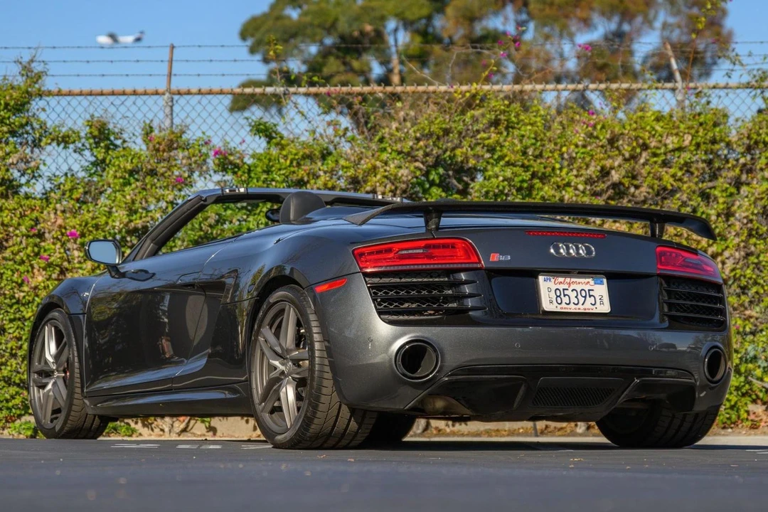 2015 Audi 42 R8 - Image 25 of 31