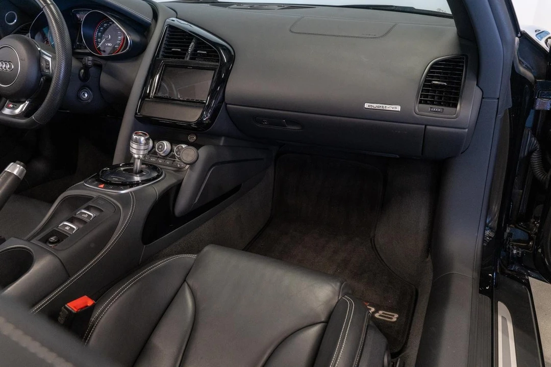 2015 Audi 42 R8 - Image 8 of 21