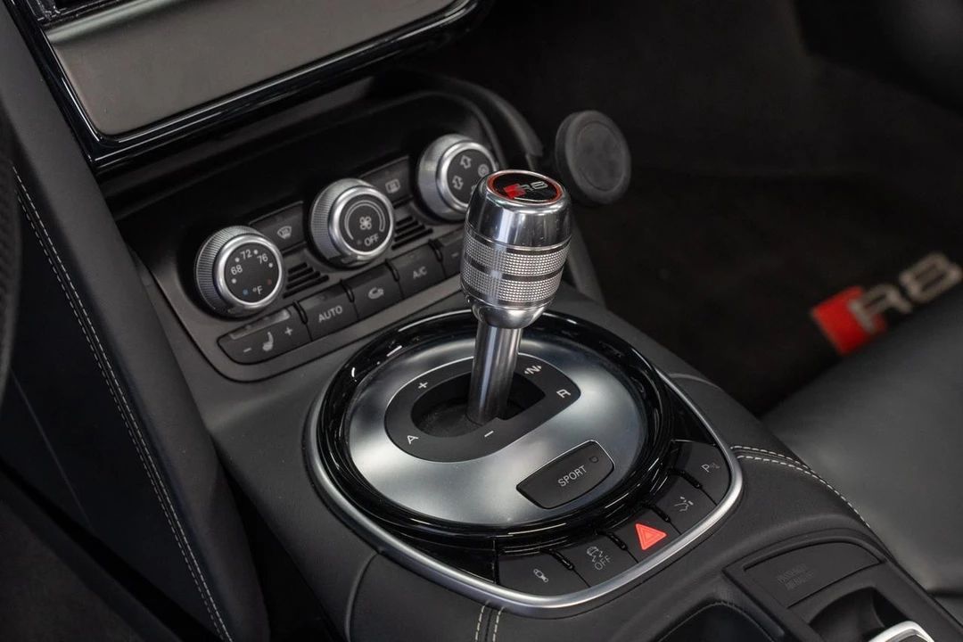 2015 Audi 42 R8 - Image 6 of 21