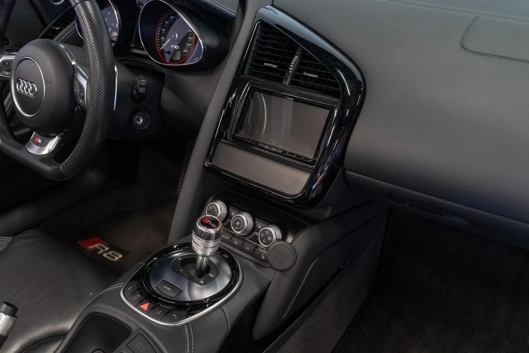 2015 Audi 42 R8 - Image 10 of 21