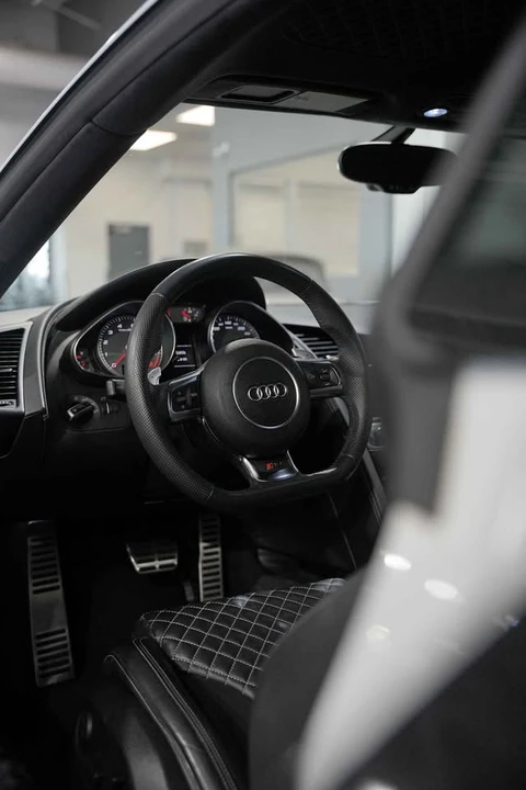 2015 Audi 42 R8 - Image 11 of 17