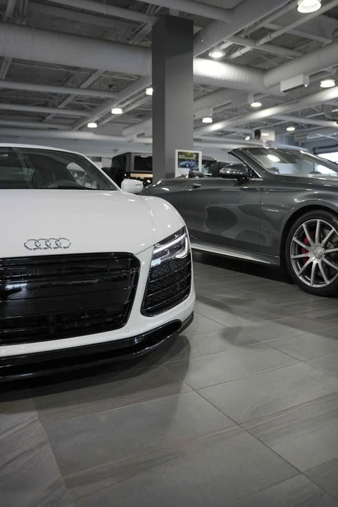 2015 Audi 42 R8 - Image 2 of 17