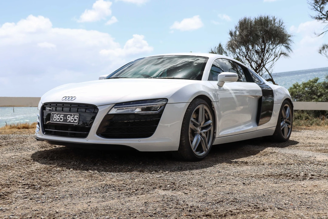 2015 Audi 42 R8 - Image 9 of 31