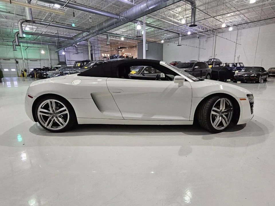 2015 Audi 42 R8 - Image 8 of 31