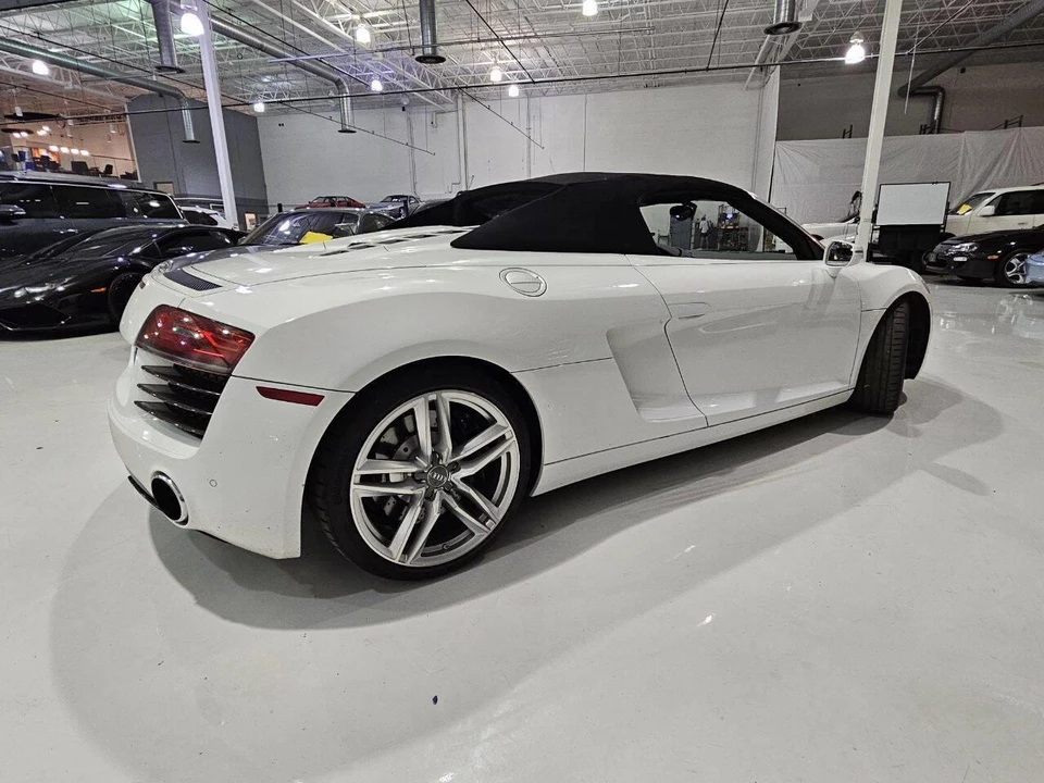 2015 Audi 42 R8 - Image 9 of 31