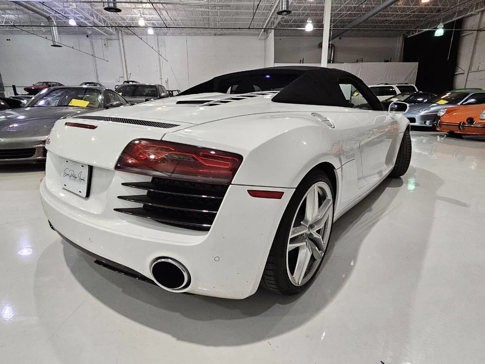 2015 Audi 42 R8 - Image 10 of 31