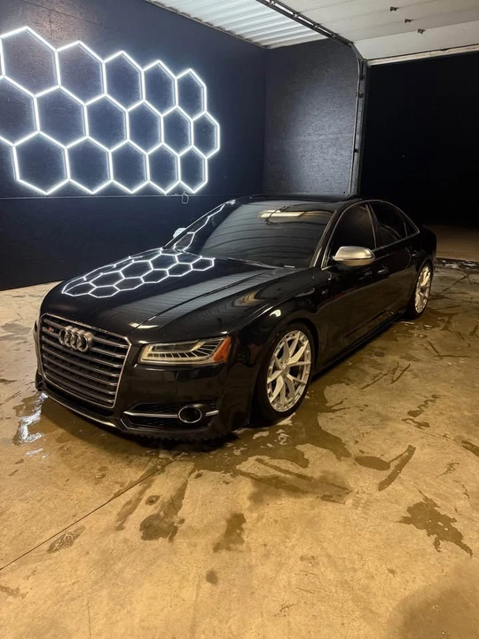 2015 Audi D4 S8 - Image 2 of 16
