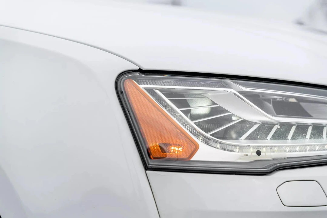 2015 Audi D4 S8 - Image 14 of 31