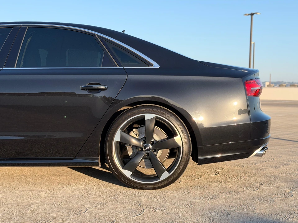 2015 Audi D4 S8 - Image 24 of 31