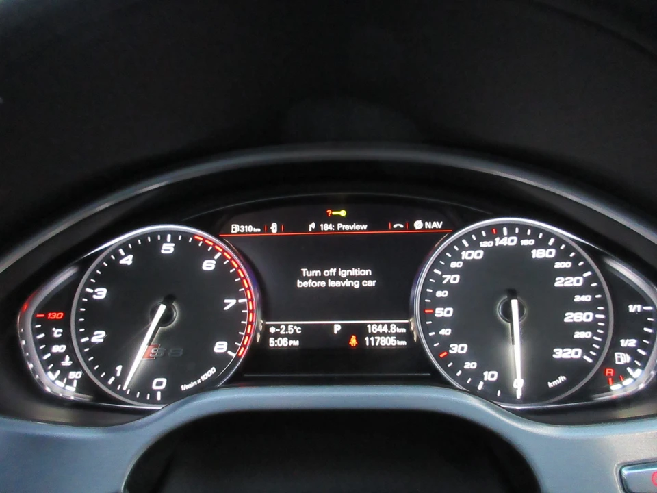 2015 Audi D4 S8 - Image 25 of 31