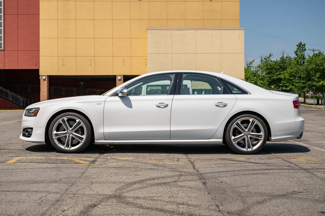 2015 Audi D4 S8 - Image 9 of 31