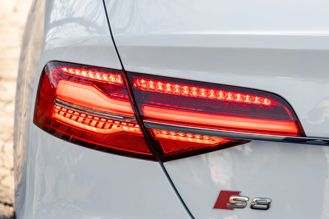 2015 Audi D4 S8 - Image 16 of 31