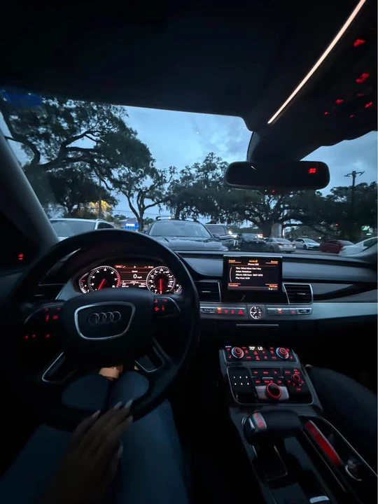 2015 Audi D4 A8 - Image 4 of 4