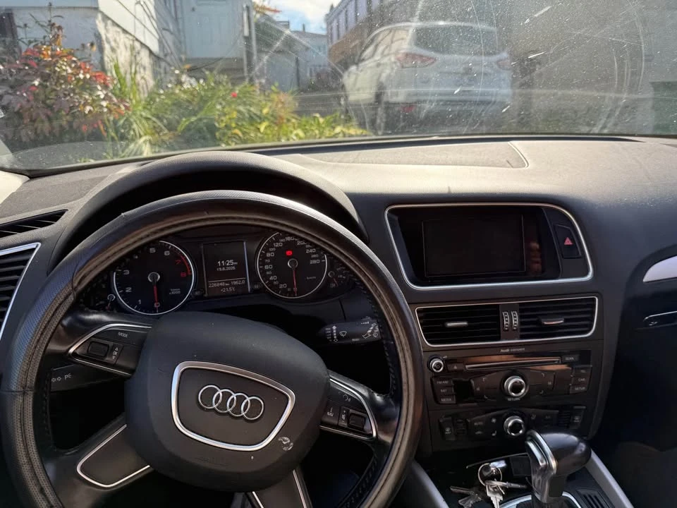 2015 Audi 8R Q5 - Image 9 of 9