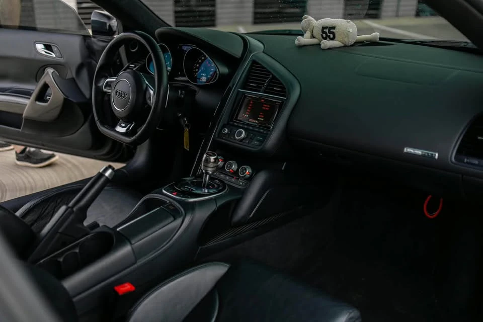 2015 Audi 42 R8 - Image 2 of 12