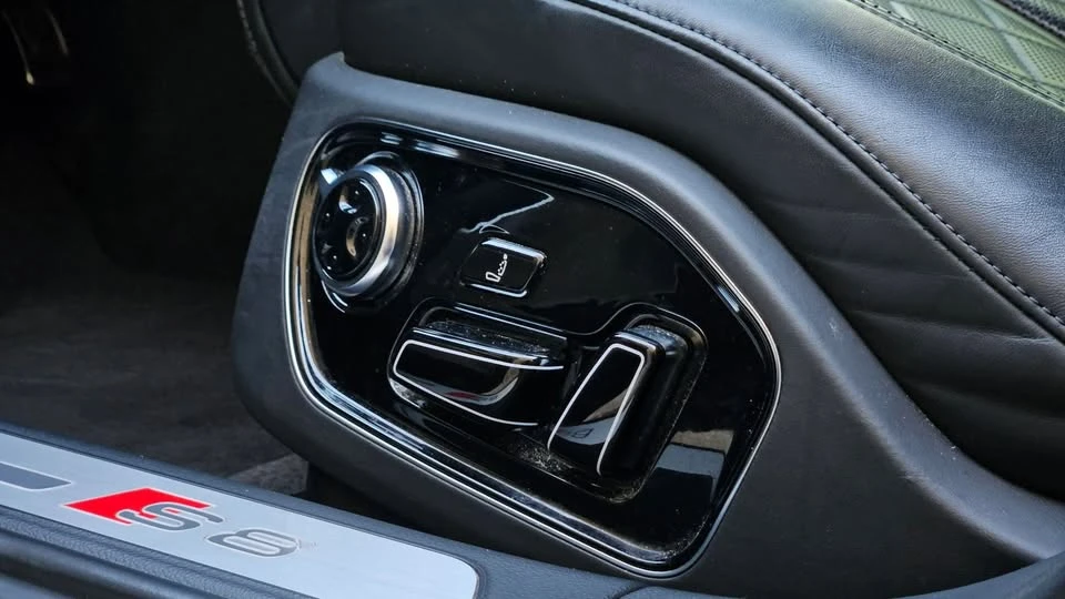 2015 Audi D4 S8 - Image 13 of 19