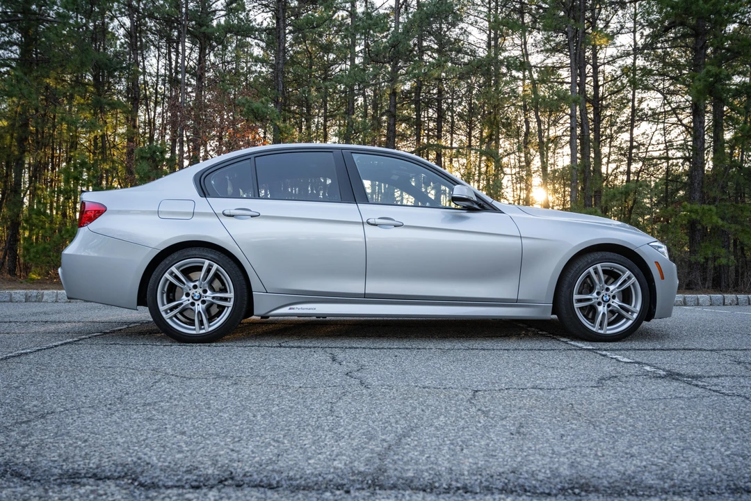 2015 BMW F30 335i & 340i Sedan - Image 19 of 31