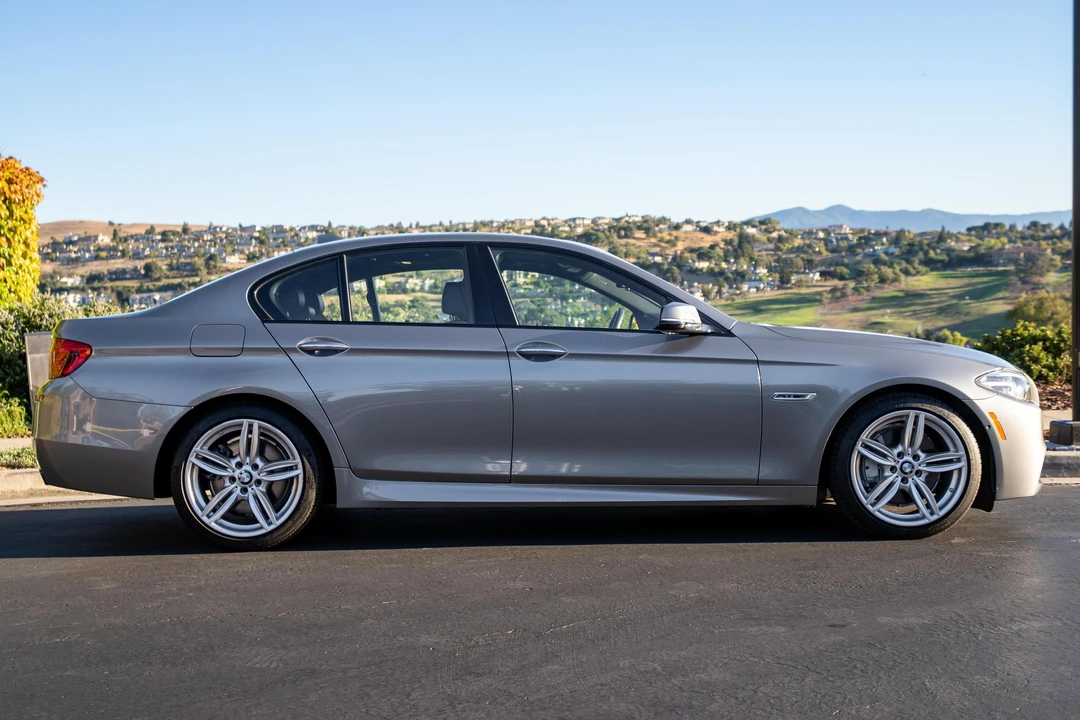 2015 BMW F10 550i & M550d Sedan - Image 3 of 31
