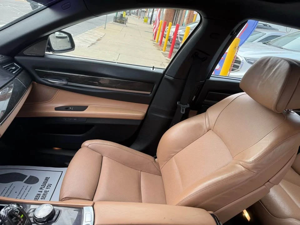 2015 BMW Alpina B7 - Image 8 of 20