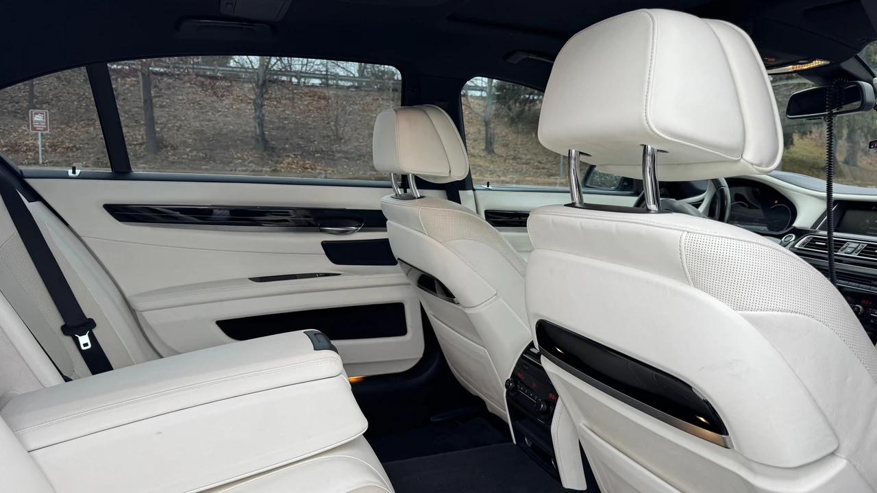 2015 BMW F01/F02 7 Series - Image 31 of 31