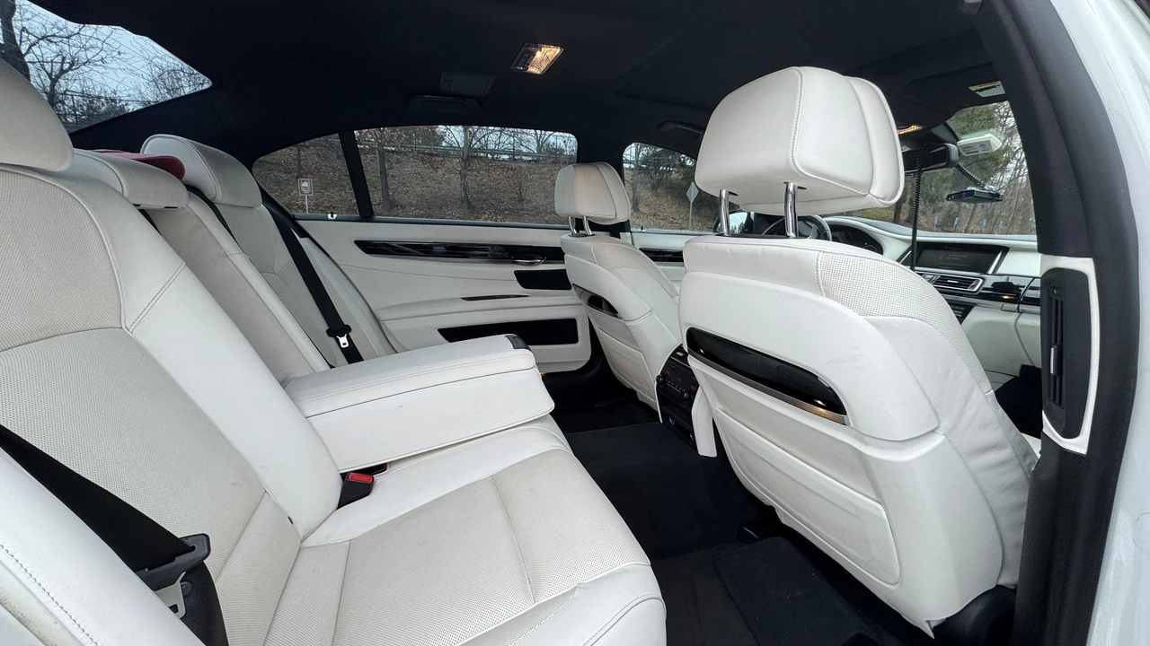 2015 BMW F01/F02 7 Series - Image 30 of 31