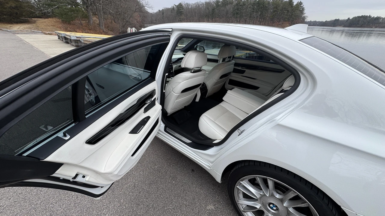 2015 BMW F01/F02 7 Series - Image 28 of 31