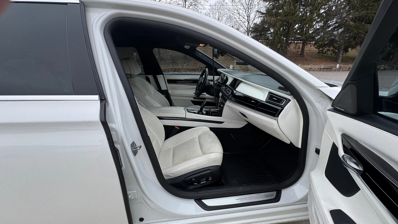 2015 BMW F01/F02 7 Series - Image 26 of 31