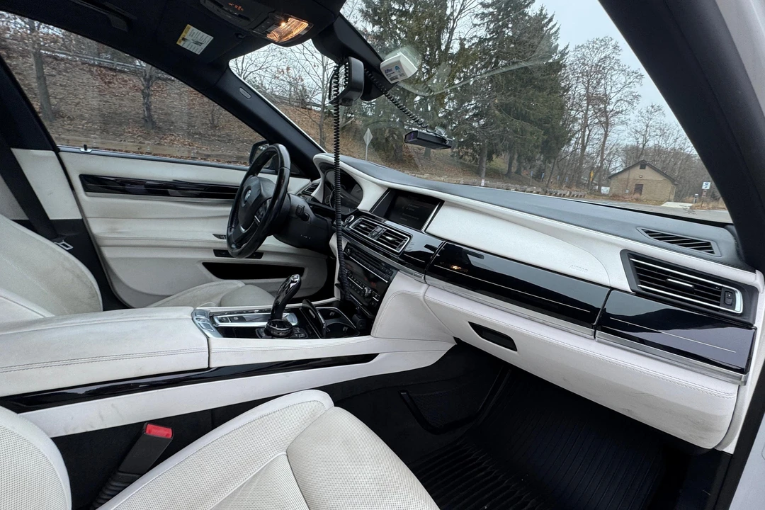2015 BMW F01/F02 7 Series - Image 19 of 31