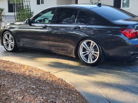2015 BMW 750i