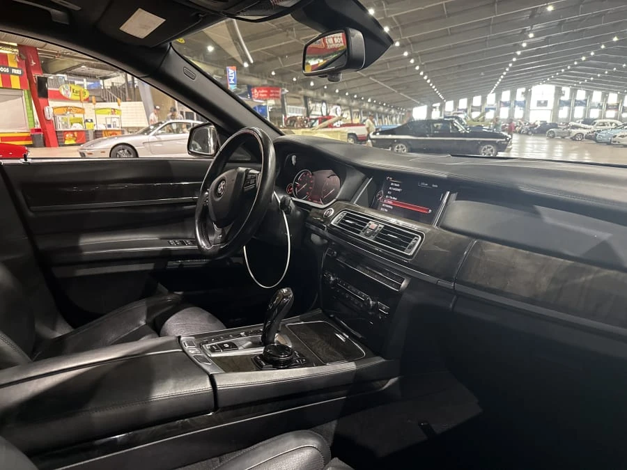 2015 BMW F01/F02 750i & 760Li Sedan - Image 6 of 9