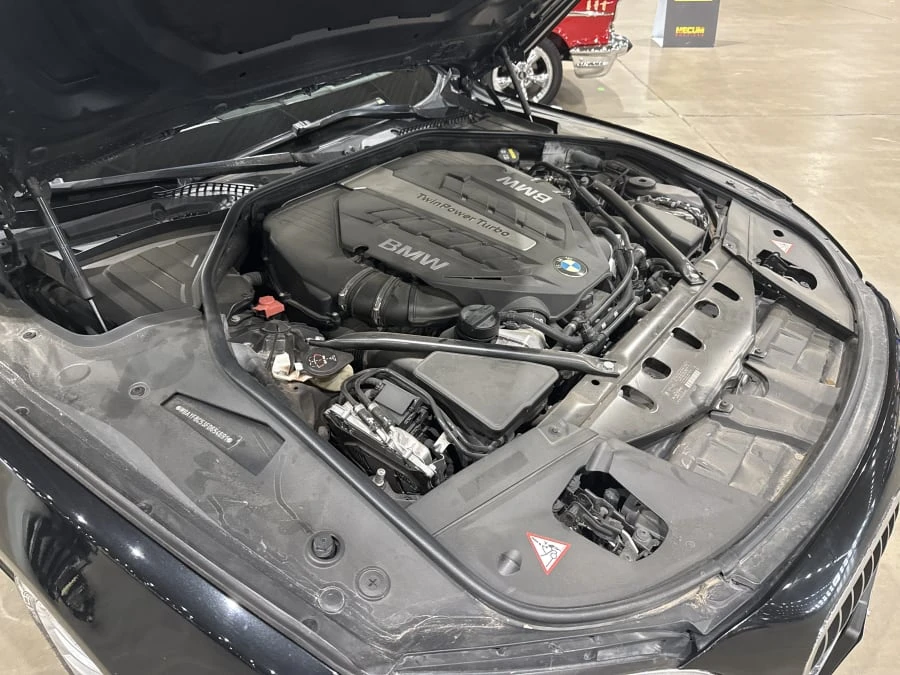 2015 BMW F01/F02 750i & 760Li Sedan - Image 9 of 9