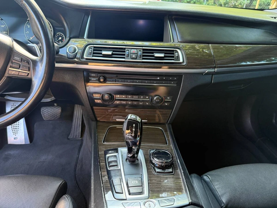 2015 BMW Alpina B7 - Image 8 of 9