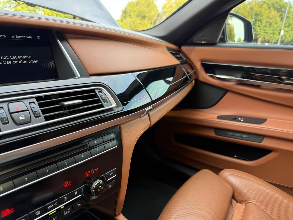 2015 BMW F01/F02 750i & 760Li Sedan - Image 31 of 31