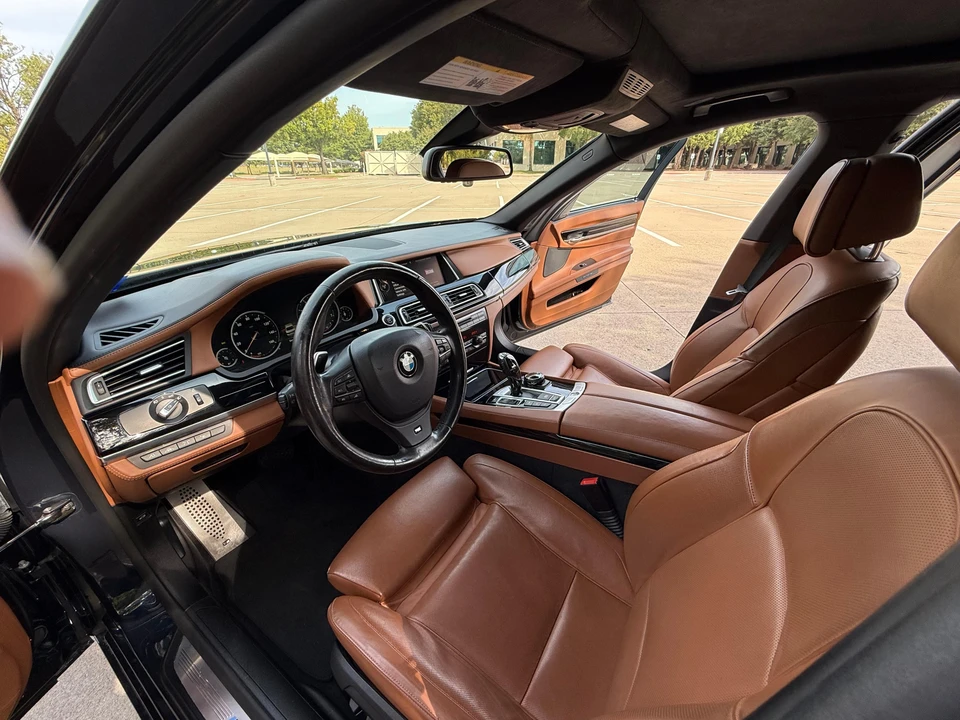 2015 BMW F01/F02 750i & 760Li Sedan - Image 28 of 31