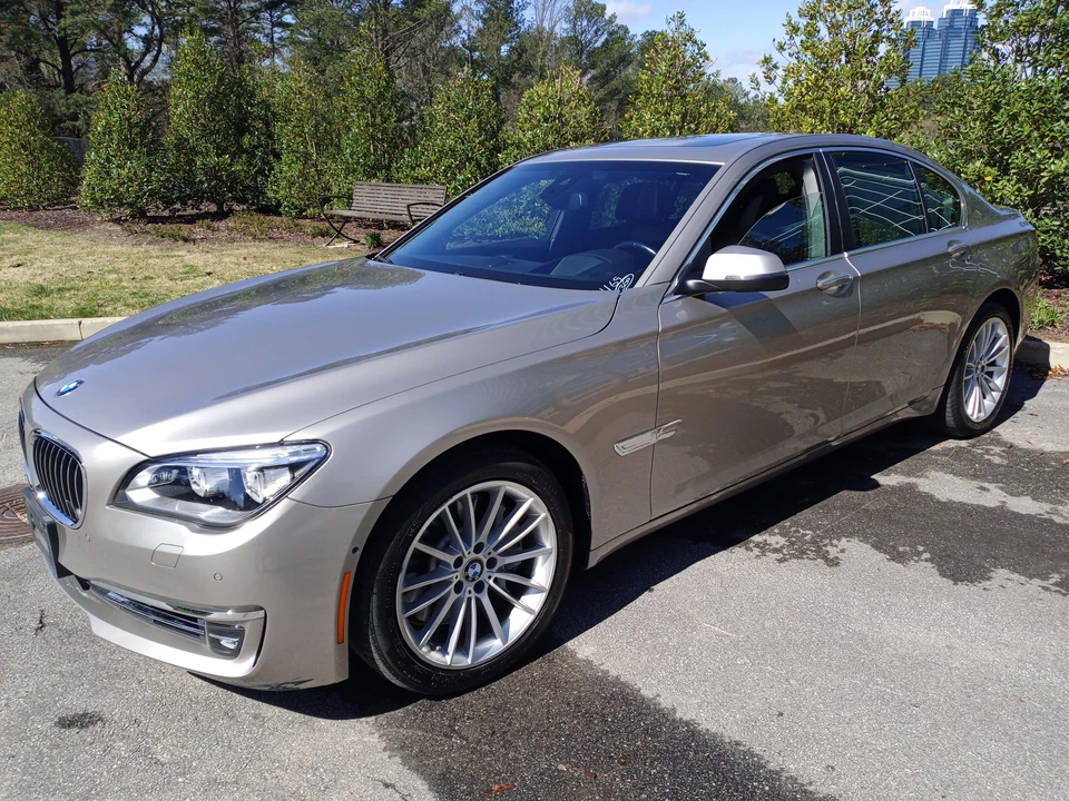 2015 BMW F01/F02 750i & 760Li Sedan - Image 8 of 31