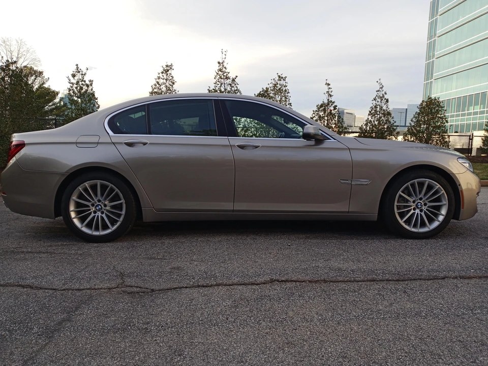 2015 BMW F01/F02 750i & 760Li Sedan - Image 14 of 31