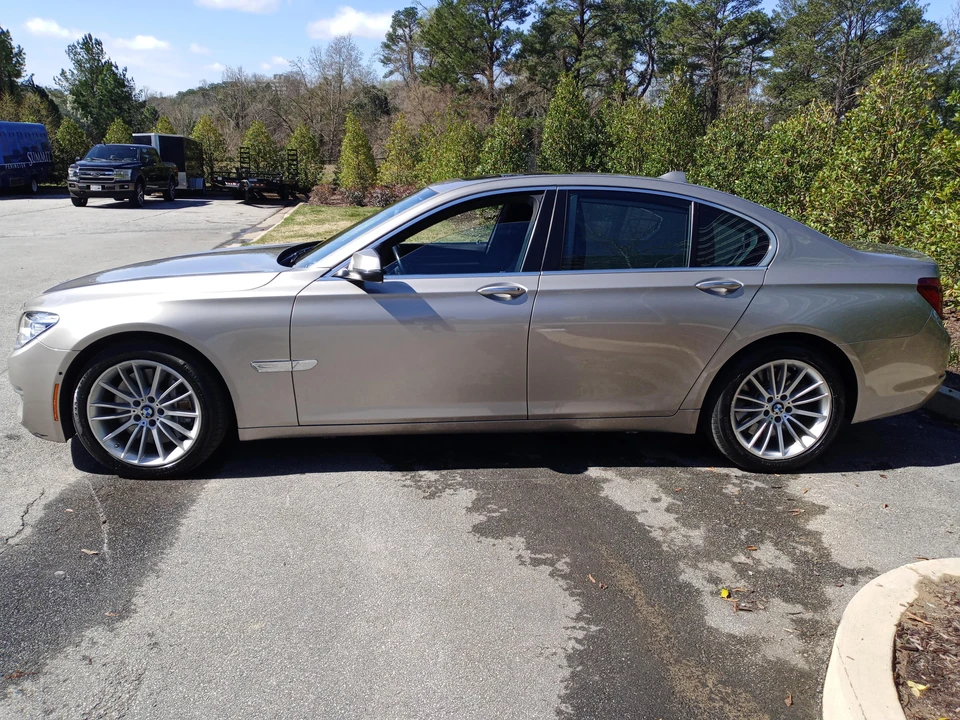 2015 BMW F01/F02 750i & 760Li Sedan - Image 10 of 31