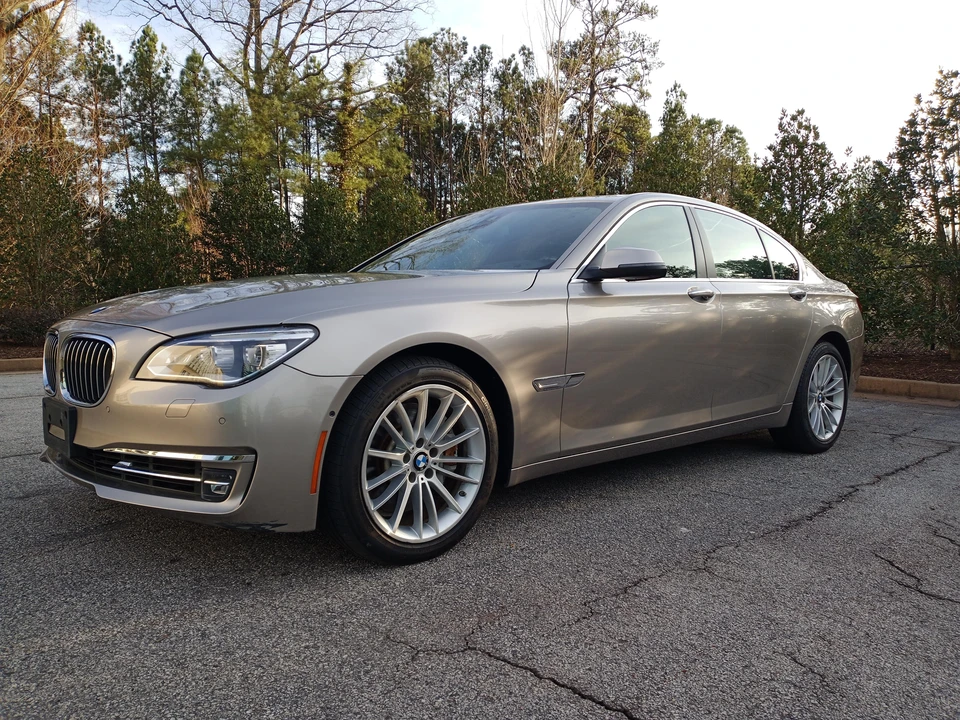 2015 BMW F01/F02 750i & 760Li Sedan - Image 9 of 31