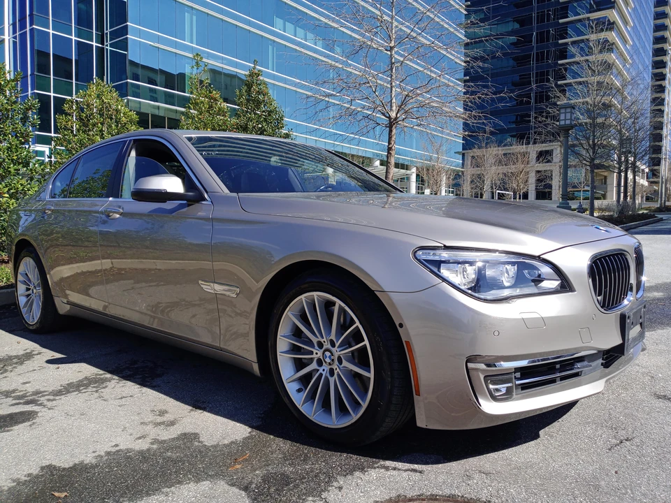 2015 BMW F01/F02 750i & 760Li Sedan - Image 16 of 31