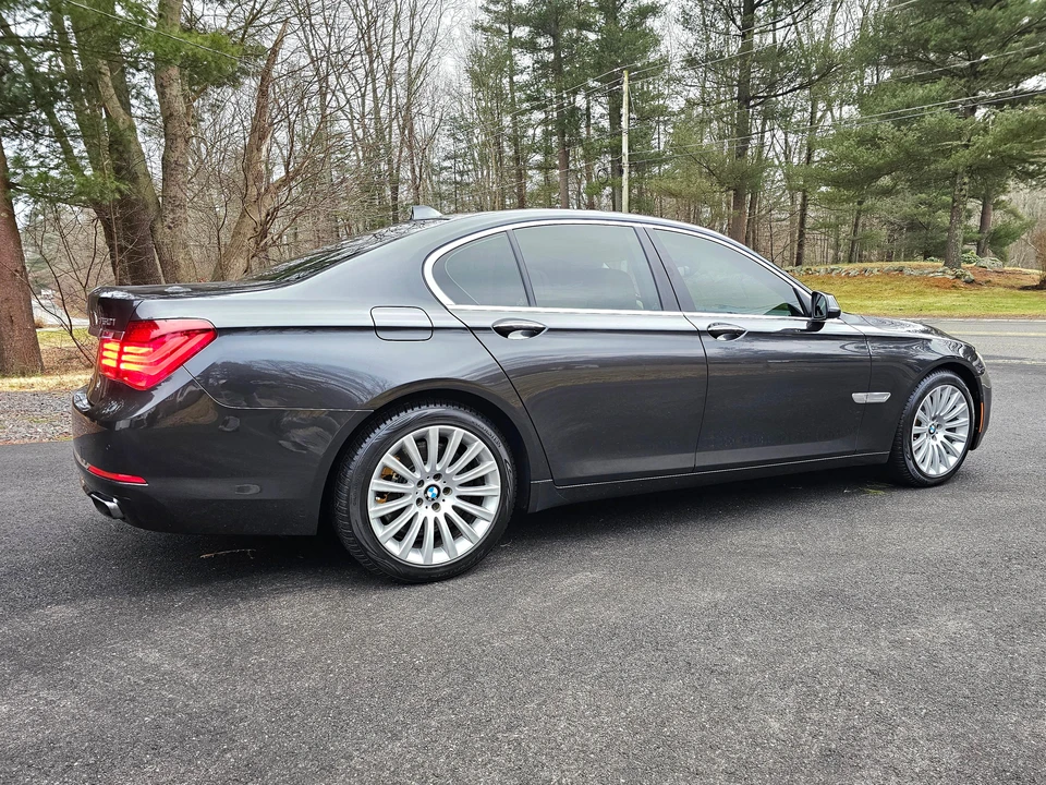 2015 BMW F01/F02 750i & 760Li Sedan - Image 31 of 31