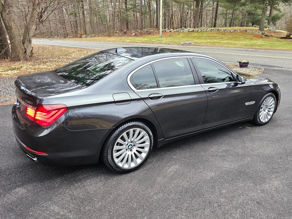 2015 BMW F01/F02 750i & 760Li Sedan - Image 30 of 31