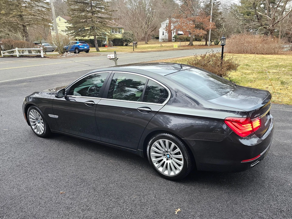 2015 BMW F01/F02 750i & 760Li Sedan - Image 16 of 31