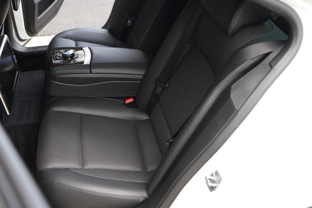 2015 BMW Alpina B7 - Image 30 of 31