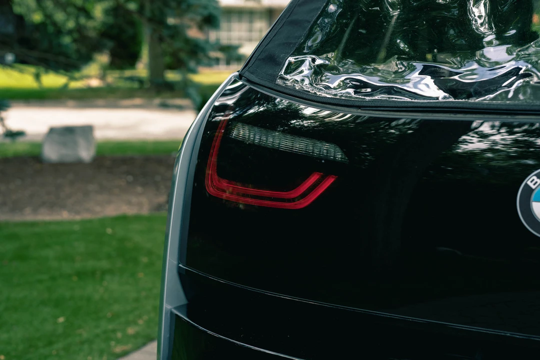 2015 BMW i3 - Image 28 of 31