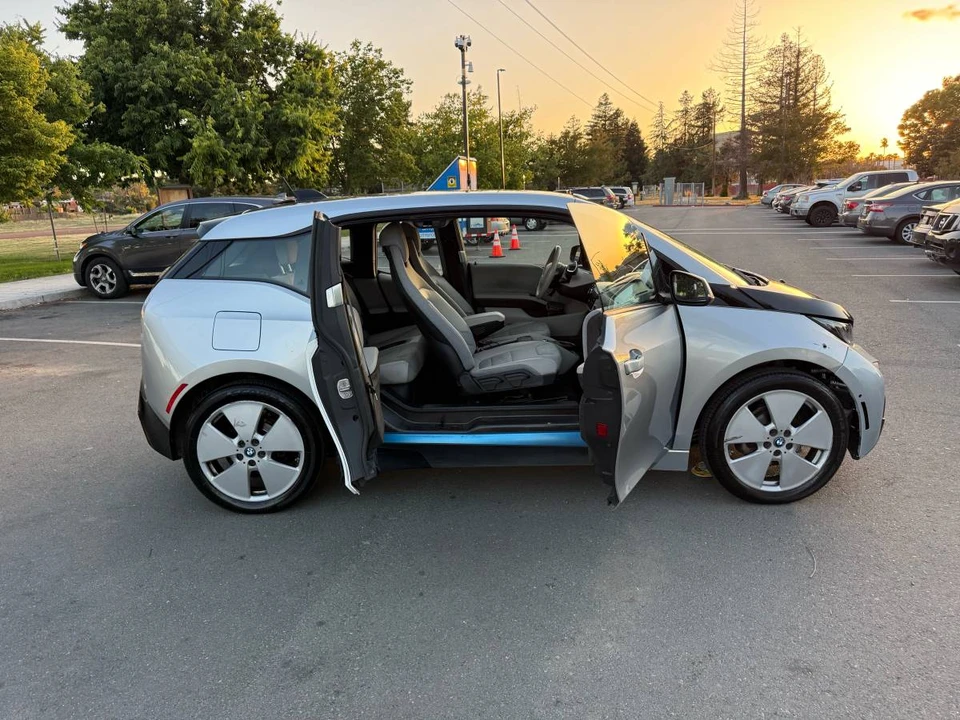 2014 BMW i3 - Image 3 of 6